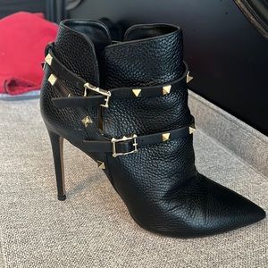 Valentino Garavani Rockstud Leather Pointy Booties Black